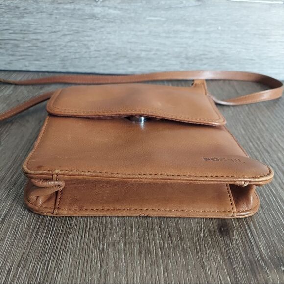 Fossil Small Vintage Leather Crossbody Bag - Picture 6 of 6